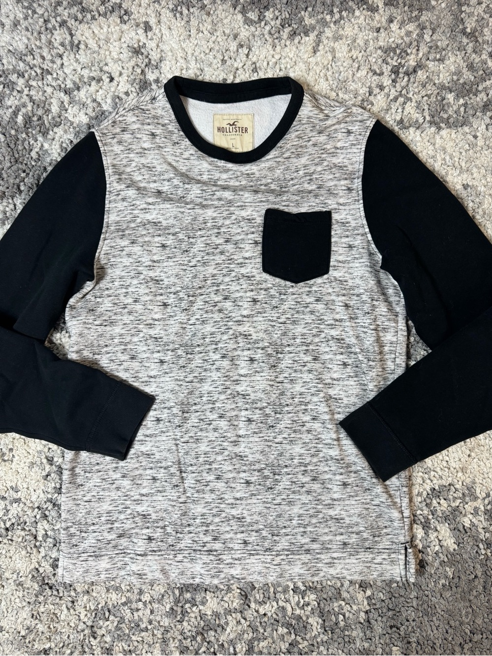 Hollister, Men’s Gray Heather Sweater with Black Sleeves Long Sleeve, Large